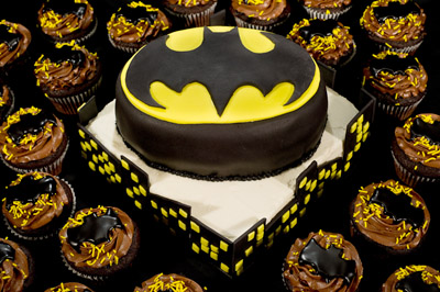 https://www.cremedelacakes.ca - Batman Skyline