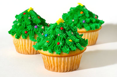 https://www.cremedelacakes.ca - Christmas Cupcakes