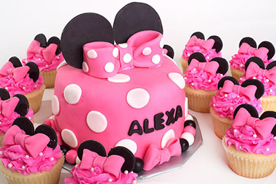 https://www.cremedelacakes.ca - Minnie Mouse Cake & Cupcakes