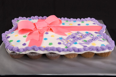 https://www.cremedelacakes.ca - Birthday Cupcake Cake