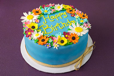 https://www.cremedelacakes.ca - Flowery Birthday Cake