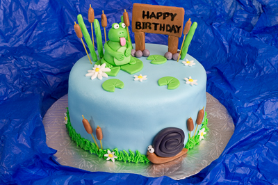 https://www.cremedelacakes.ca - Frog Cake