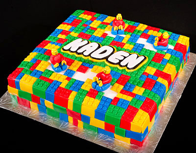 https://www.cremedelacakes.ca - Lego Cake