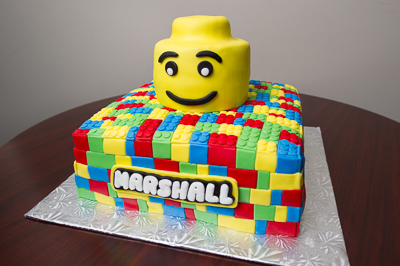 https://www.cremedelacakes.ca - Lego Cake