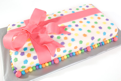 https://www.cremedelacakes.ca - Long Present Cake