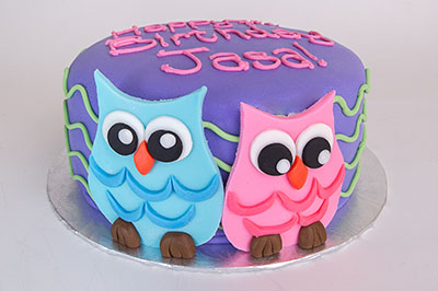 https://www.cremedelacakes.ca - Owl Cake