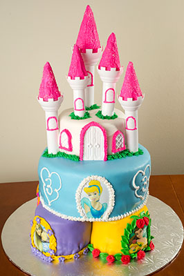 https://www.cremedelacakes.ca - Princess Castle