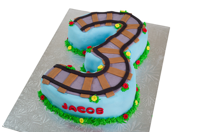 https://www.cremedelacakes.ca - Train Cake