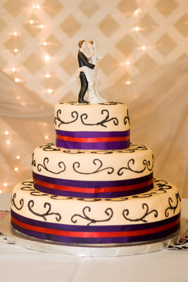 https://www.cremedelacakes.ca - 3-tier Wedding Cake with Ribbon